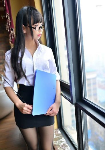校长的沉沦周雅菲1_高清直播在线观看